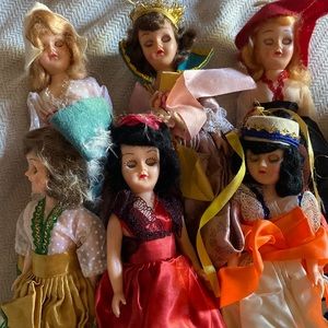 Lot of vintage dolls